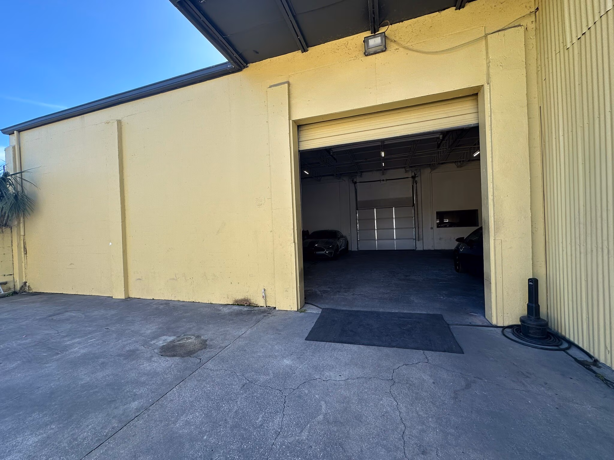 Grade-level garage door opening in the warehouse